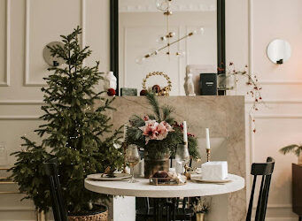 Building the Perfect Holiday Table: Tips for a Festive and Memorable Gathering